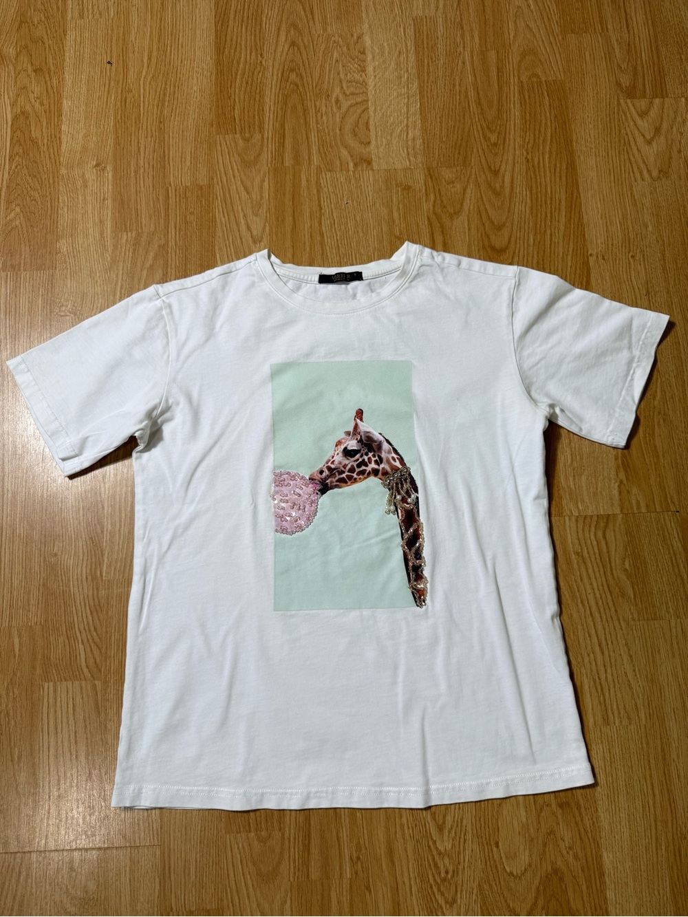 VERTIER Women's White Giraffe Graphic Crewneck T-Shirt  - Size S
